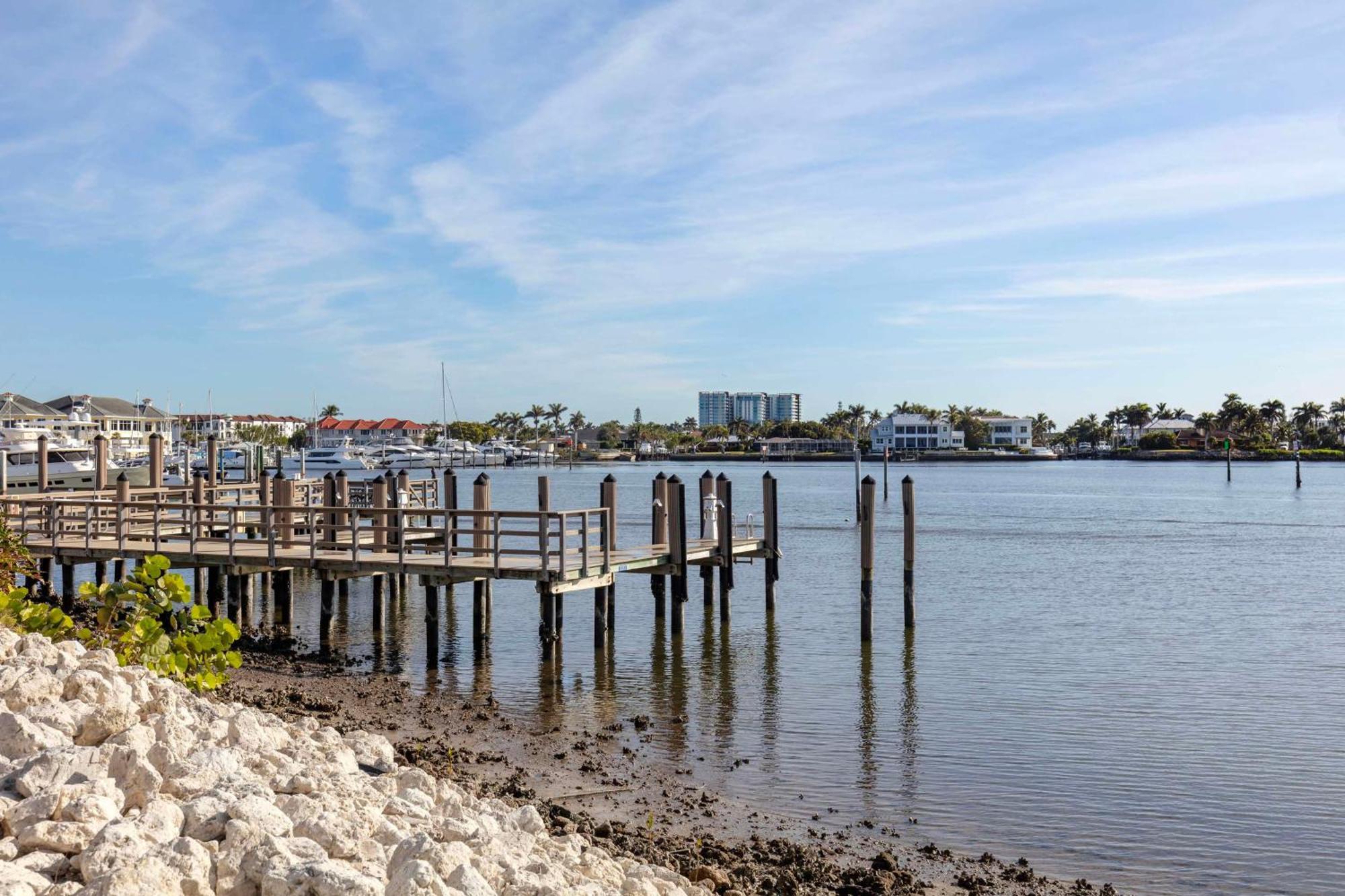 Hilton Vacation Club Charter Club Naples Bay Hotel Luaran gambar